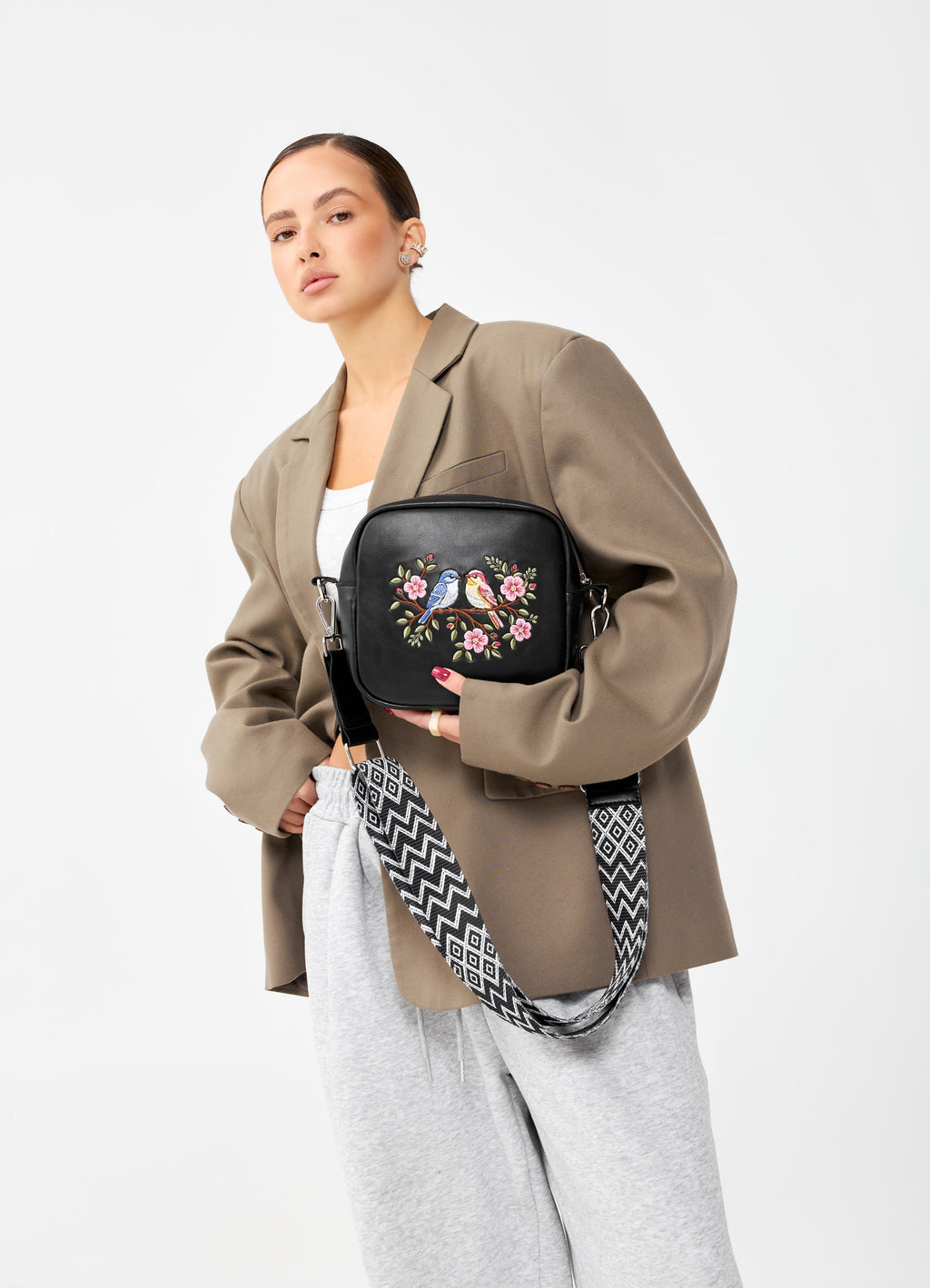 Сумка крос-боді Liana — чорний з вишивкою