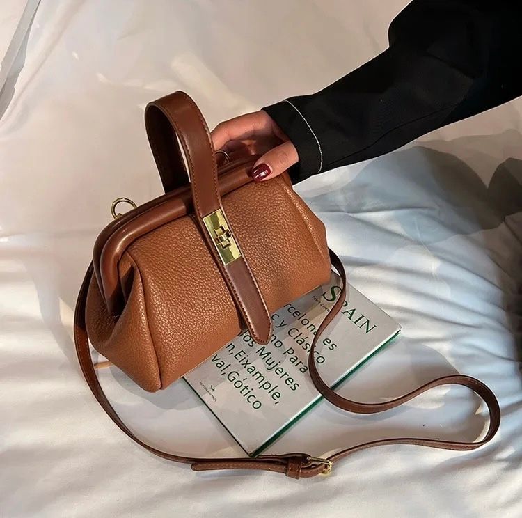 Сумка кожаная женская кросс-боди, Victoria Irisse Коричневая 110100-brown фото