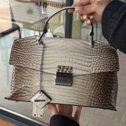 Женская кожаная сумка в лаконичном стиле, бежевая, Velora Minimal 110211-beige фото 8