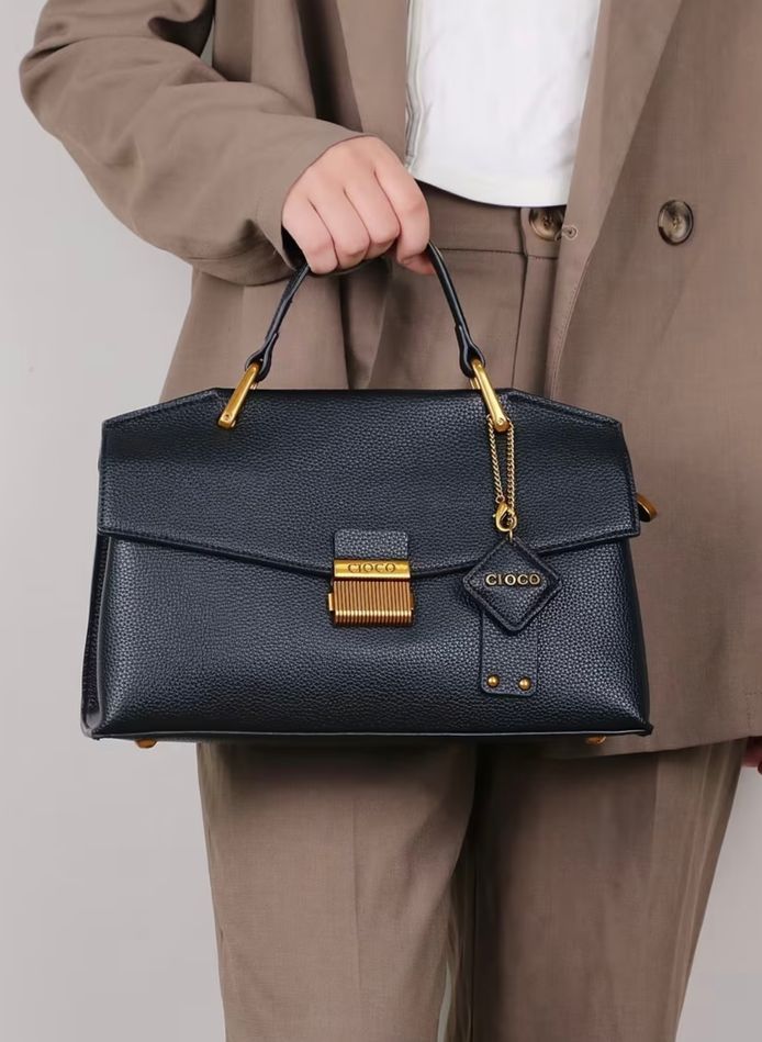 Женская кожаная сумка в лаконичном стиле, черная, Velora Minimal 110211-black фото