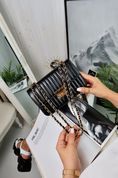 Стильна та приємна на дотик крос-боді сумочка жіноча, Feriscent, Чорна 110052-bb фото 5